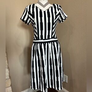 MIKAROSE black/white printed dress
